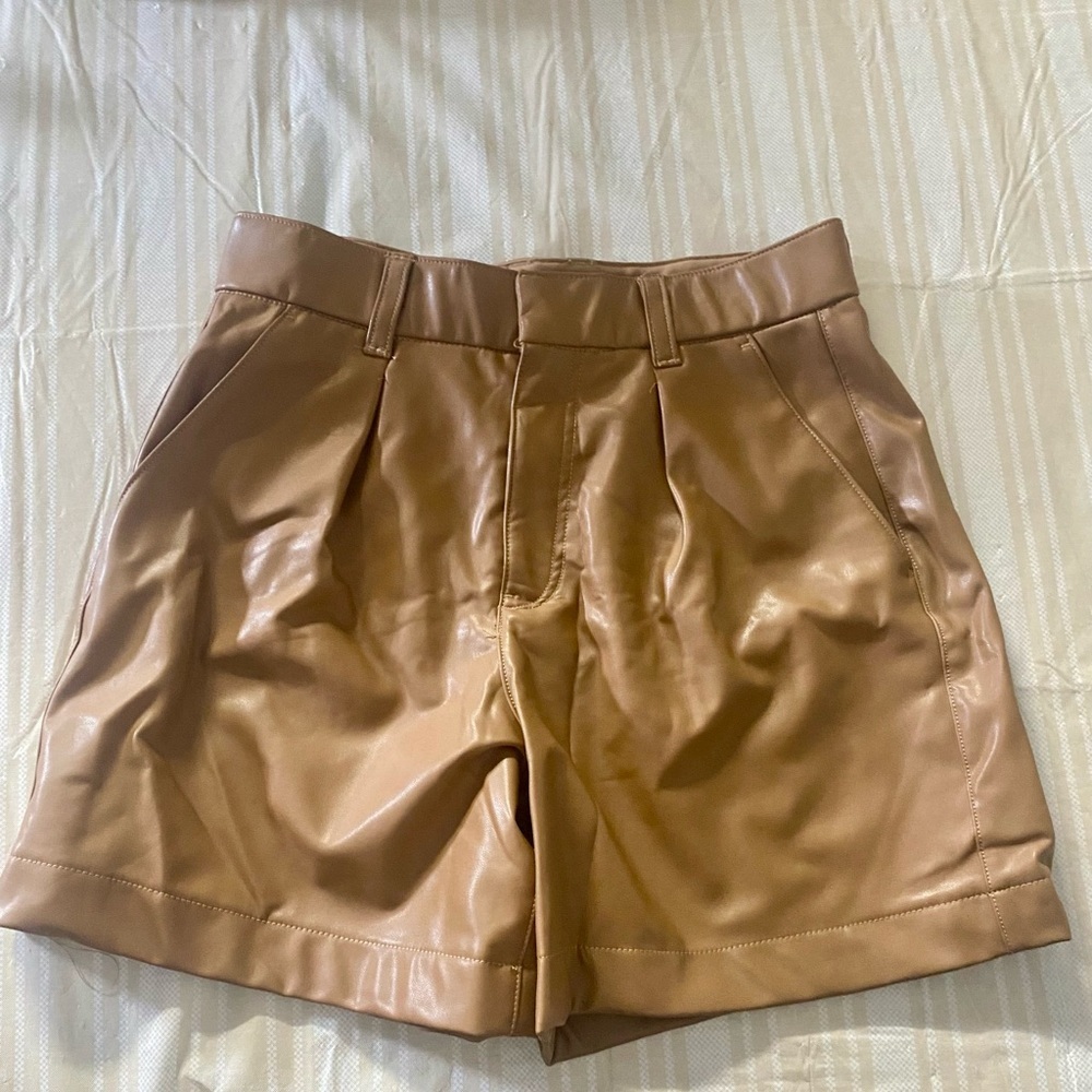 Abercrombie & Fitch High Waist Vegan LeatherTailored Shorts brown/tan color - Picture 4 of 10
